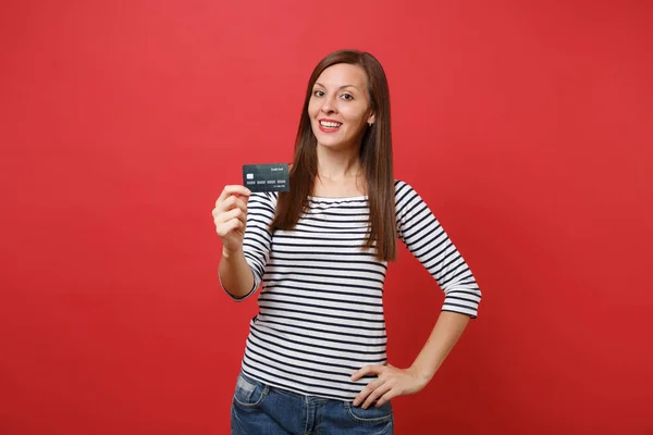 Porträt Einer Schönen Jungen Frau Lässiger Gestreifter Kleidung Die Auf — Stockfoto