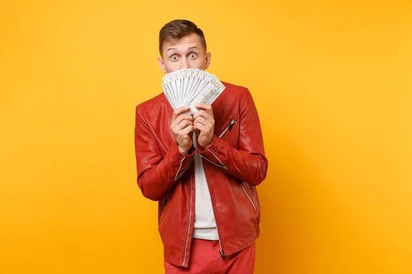 Retrato Moda Joven Guapo Chaqueta Cuero Rojo Camiseta Con Montón —  Fotos de Stock