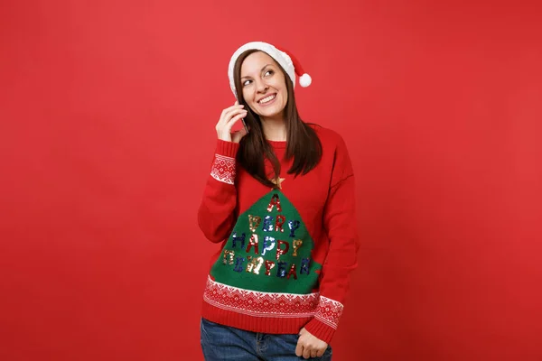 Menina Papai Noel Impressionante Olhando Para Cima Falando Telefone Celular — Fotografia de Stock