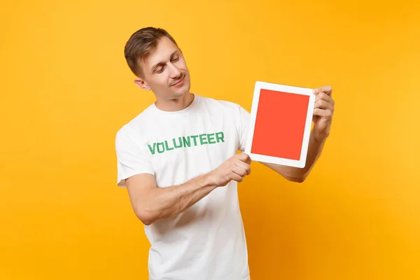 Man White Shirt Written Inscription Green Title Volunteer Hold Tablet — Stock Photo, Image