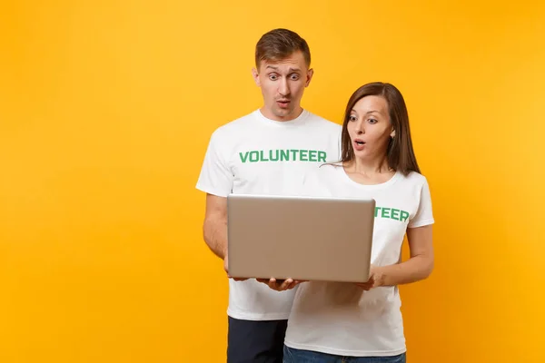 Colleagues Couple White Shirt Inscription Green Volunteer Using Typing Laptop — Stock Photo, Image