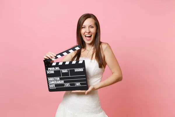 Retrato Mujer Feliz Novia Alegre Vestido Novia Blanco Celebrar Película —  Fotos de Stock