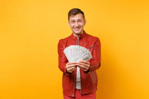 Retrato Moda Joven Guapo Chaqueta Cuero Rojo Camiseta Con Montón —  Fotos de Stock