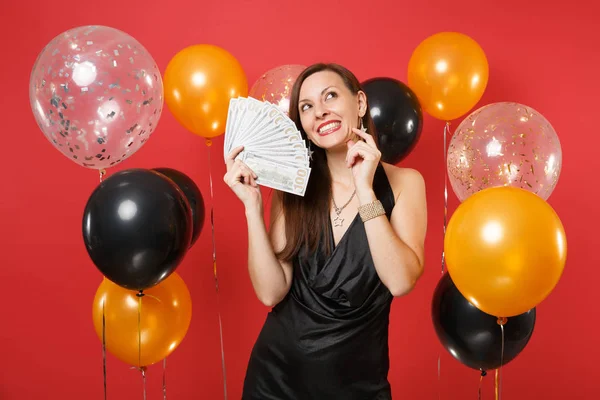 Mooie Jonge Meisje Zwarte Jurk Bundel Veel Dollars Dromen Het — Stockfoto