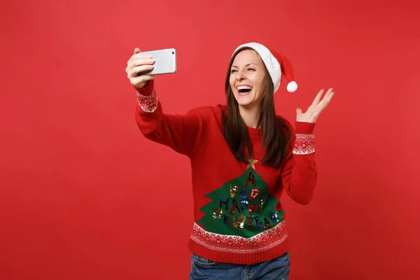 Roześmiany Santa Dziewczyna Boże Narodzenie Kapelusz Robi Biorąc Selfie Zrzut — Zdjęcie stockowe