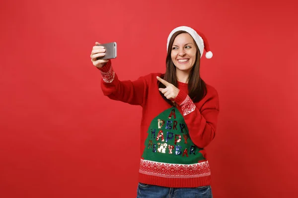 Sonriente Joven Santa Chica Haciendo Tomar Selfie Tiro Teléfono Móvil — Foto de Stock