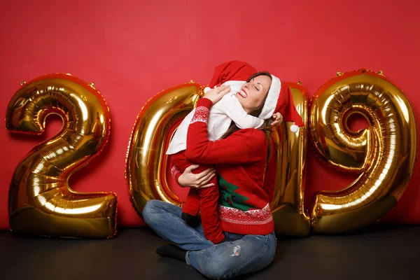 Neşeli Noel Baba Çocuk Anne Tatil Partisi Kutlama Noel Şapkalı — Stok fotoğraf