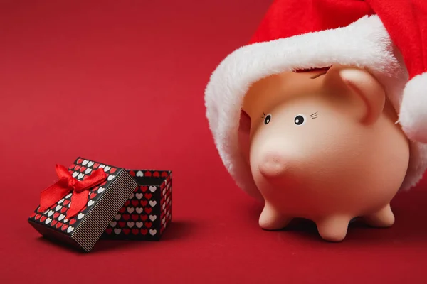 Banco Dinheiro Piggy Rosa Com Chapéu Natal Caixa Presente Com — Fotografia de Stock