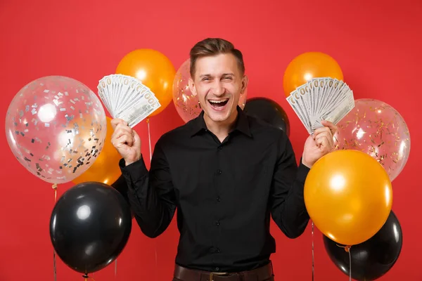 Glücklicher Junger Mann Schwarzem Klassischem Hemd Mit Bündel Voller Dollars — Stockfoto