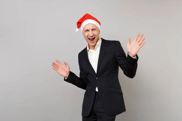 Γέλιο Man Νέους Επαγγελματίες Κλασικό Μαύρο Κοστούμι Και Καπέλο Χριστουγέννων — Φωτογραφία Αρχείου
