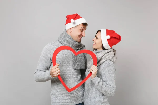 Diversão Alegre Casal Menina Cara Vermelho Chapéu Natal Santa Camisolas — Fotografia de Stock