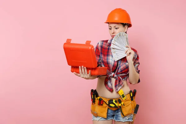 Mujer Fuerte Casco Naranja Camisa Cuadros Pantalones Cortos Mezclilla Kit — Foto de Stock