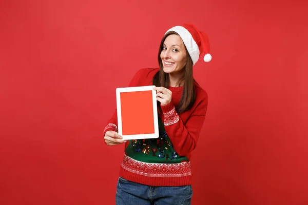 Bastante Divertido Joven Santa Chica Sombrero Navidad Que Sostiene Computadora — Foto de Stock