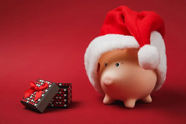 Banco Dinheiro Piggy Rosa Com Chapéu Natal Caixa Presente Com — Fotografia de Stock