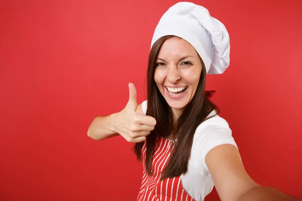 Hausfrau Köchin Oder Bäcker Gestreifter Schürze Weißem Shirt Haubenkochmütze Isoliert — Stockfoto