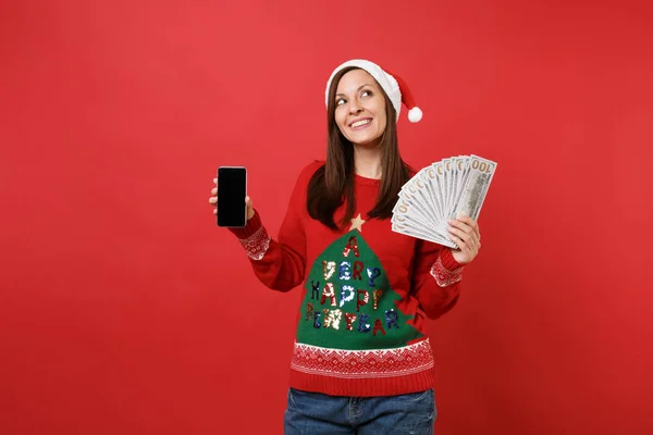夢のようなサンタガール ドル紙幣 赤の背景に分離された空白の空の画面で現金お金携帯電話の多くの束を保持することを探してします 幸せな新しい年 2019年お祝い休日党概念 — ストック写真