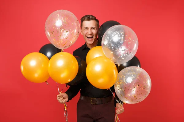 Lachen Jongeman Zwarte Klassieke Shirt Houden Lucht Ballonnen Vieren Geïsoleerd — Stockfoto