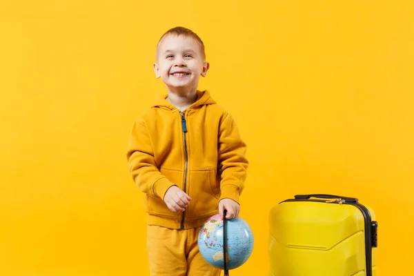 Kleine Reisende Touristenkind Junge Jahre Alt Isoliert Auf Gelb Orangefarbenen — Stockfoto