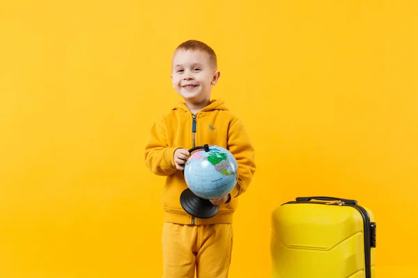 Pequeño Viajero Niño Turista Años Aislado Estudio Fondo Pared Color — Foto de Stock