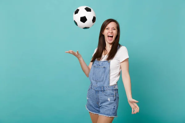 Divertente Urlando Giovane Ragazza Tifoso Calcio Rallegrare Supporto Squadra Preferita — Foto Stock