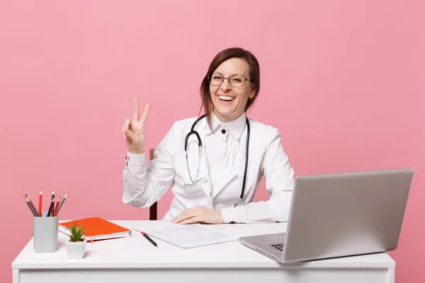 Beautiful Female Doctor Sits Desk Works Computer Medical Document Hospital — Stock Photo, Image