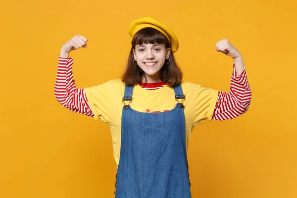 Portret Van Glimlachen Meisje Tiener Franse Baret Denim Sundress Weergegeven — Stockfoto