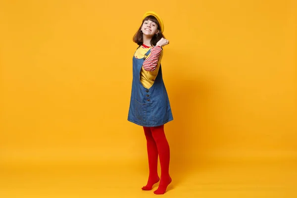 Retrato Comprimento Total Menina Bonita Adolescente Boina Francesa Vestido Ganga — Fotografia de Stock