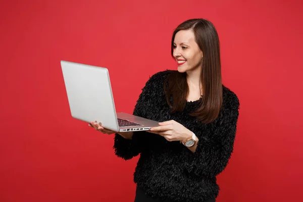 Portrait Smiling Young Woman Black Fur Sweater Working Laptop Computer — Stock Photo, Image