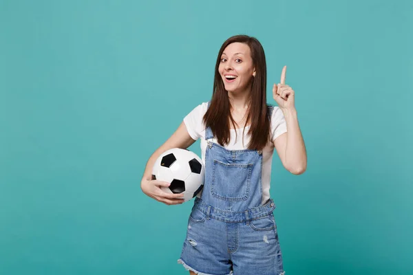 Ενθουσιασμένος Γυναίκα Φίλαθλος Φτιάξει Υποστήριξη Αγαπημένη Ομάδα Μπάλα Ποδοσφαίρου Κρατήστε — Φωτογραφία Αρχείου