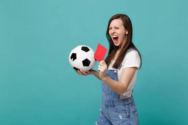 Крича Сумасшедшая Молодая Женщина Футбольный Болельщик Команды Поддержки Футбольным Мячом — стоковое фото