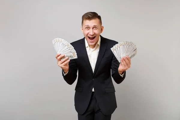 Emocionado Joven Hombre Negocios Manteniendo Boca Abierta Sosteniendo Montón Billetes —  Fotos de Stock