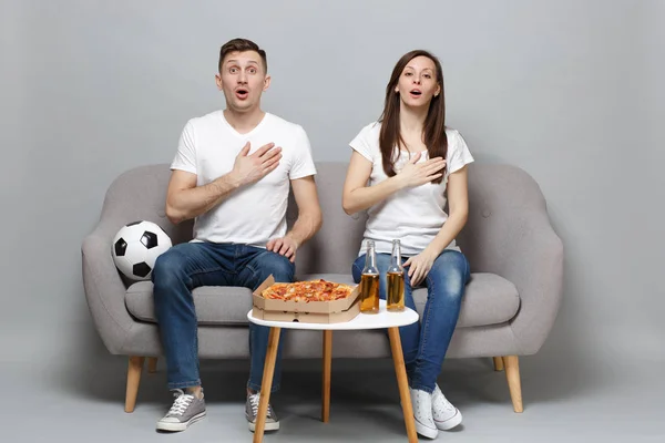 Par Fanáticos Del Fútbol Masculino Camiseta Blanca Animan Equipo Favorito — Foto de Stock