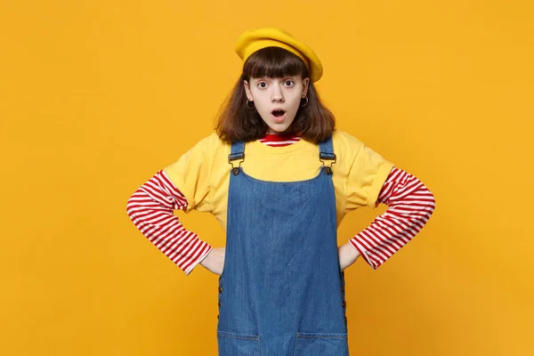 Shocked Girl Teenager French Beret Denim Sundress Keeping Mouth Wide — Stock Photo, Image