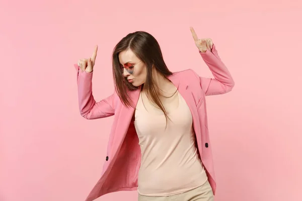 Portrait of stunning young woman in heart glasses dancing, point — Stock Photo, Image