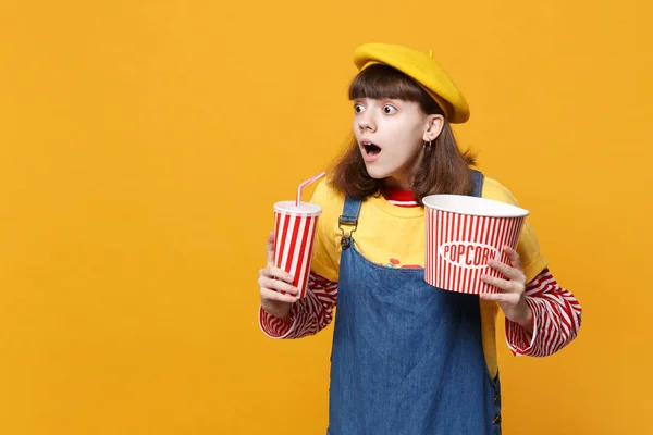 Shocked girl teenager in french beret, denim sundress hold plast — Stock Photo, Image