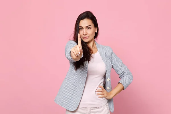 Bella giovane donna toccare qualcosa come premere il pulsante clicca sul pulsante , — Foto Stock