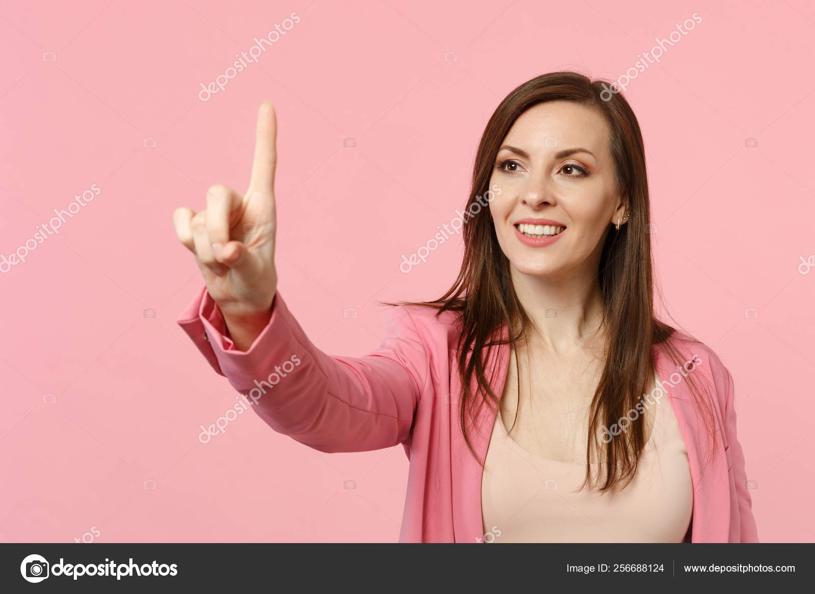 Sorrindo jovem mulher tocar algo como apertar clique no botão, p — Foto ©  dmvasilenko #256688124, image size:1600x1167