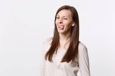 Hafif komik neşeli yanıp sönen güzel genç kadın portre 