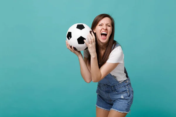 Pazzo urlando donna tifoso di calcio rallegrare supporto tè preferito — Foto Stock