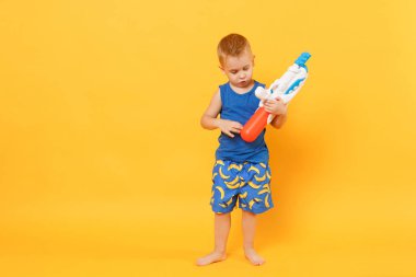 Çocuk Çocuk 3-4 yıl eski içinde mavi plaj yaz giysi tutun oyuncak Wate