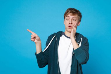 Rahat kıyafetler Dizin Fi işaret hayran genç adam portresi