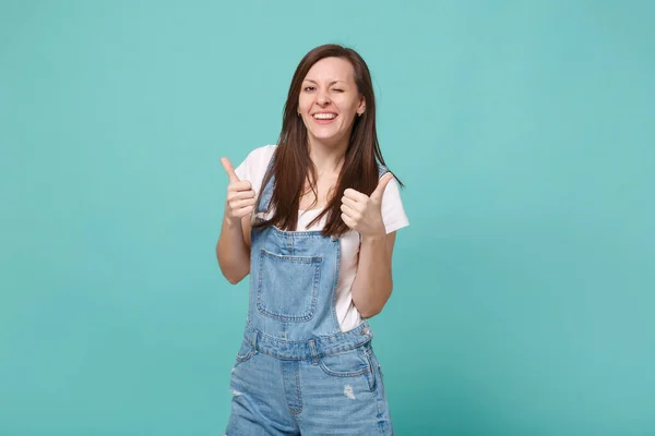Lächelnde Junge Brünette Frau Mädchen Lässiger Jeanskleidung Posiert Isoliert Auf Stockbild