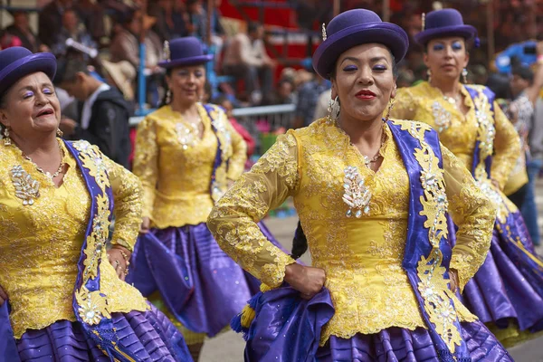 Oruro Bolívie Února 2017 Morenada Taneční Skupina Pestrobarevné Oblečení Pochodovat — Stock fotografie