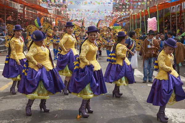 Oruro Bolivia Februari 2017 Morenada Dansgroep Kleurrijke Outfits Paraderen Door — Stockfoto