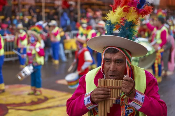 Oruro Bolivia Fevereiro 2017 Homem Grupo Dança Tinkus Tocando Pan — Fotografia de Stock