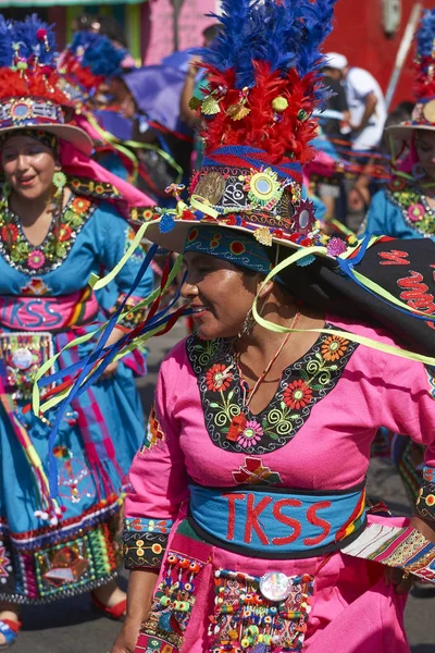 Arica Chile Janeiro 2016 Grupo Dança Tinkus Trajes Coloridos Realizando — Fotografia de Stock