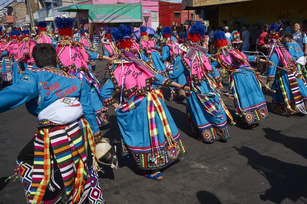Arica Chile Januar 2016 Tinkus Tanzgruppe Farbenfrohen Kostümen Führt Rahmen — Stockfoto