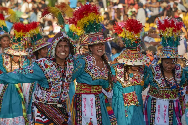 Arica Chile Janeiro 2016 Grupo Dança Tinkus Trajes Coloridos Realizando — Fotografia de Stock