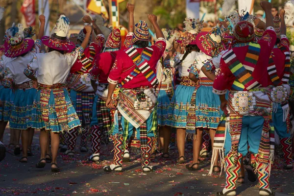 Arica Chile Janeiro 2016 Grupo Dança Tinkus Trajes Coloridos Realizando — Fotografia de Stock