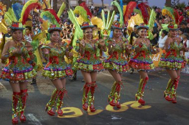 Arica, Şili - 23 Ocak 2016: Con Morenada dansçılar yıllık Carnaval Andino gerçekleştirme geleneksel and kostüm la Fuerza del Sol Arica, Chile.
